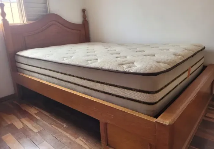 Cama de Casal em Cerejeira com Colchão Viscogel