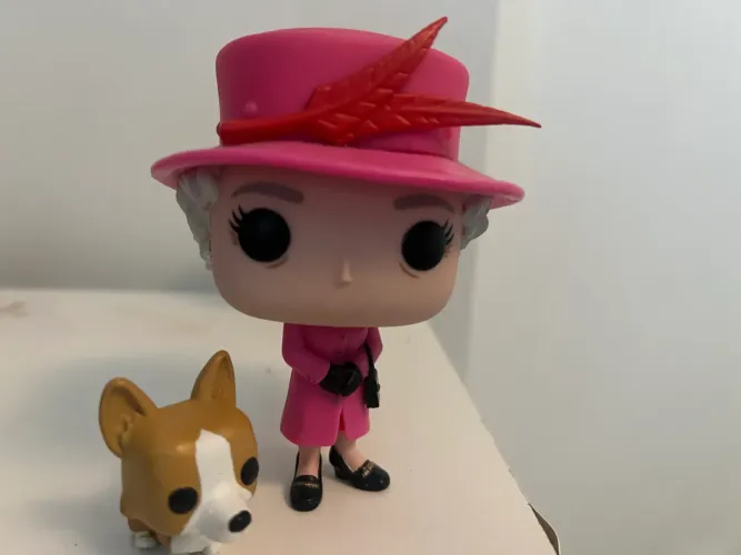 Pop Funko Rainha Elizabeth roupa rosa e cachorrinho 
