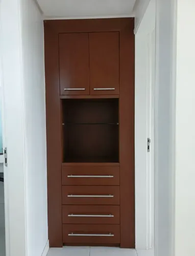 Armário e oratório Altura = 2.10 mt<br>Largura = 58 cm<br>Profundidade = 42 cm<br>4 gavetas