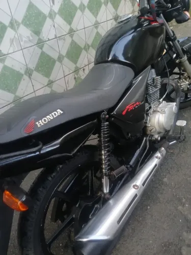 Vendo moto titan 150 conservada *12