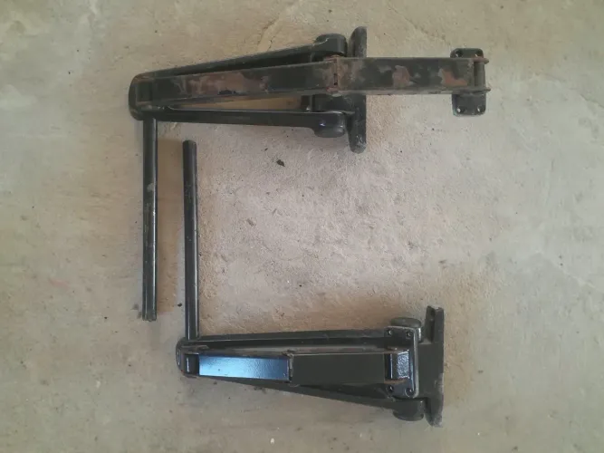 Par de Braços Suporte do Espelho Retrovisor Ford Cargo 2428 / 2422 / 1717 / 1317