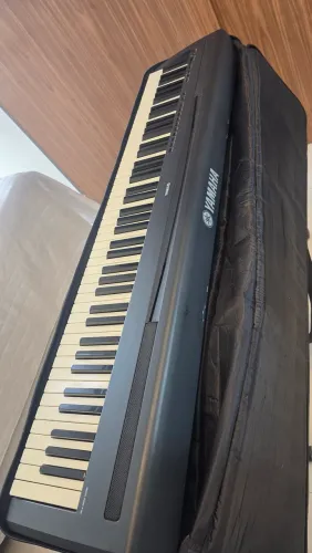 ? PIANO DIGITAL YAMAHA P-85 ORIGINAL + KIT COMPLETO ?