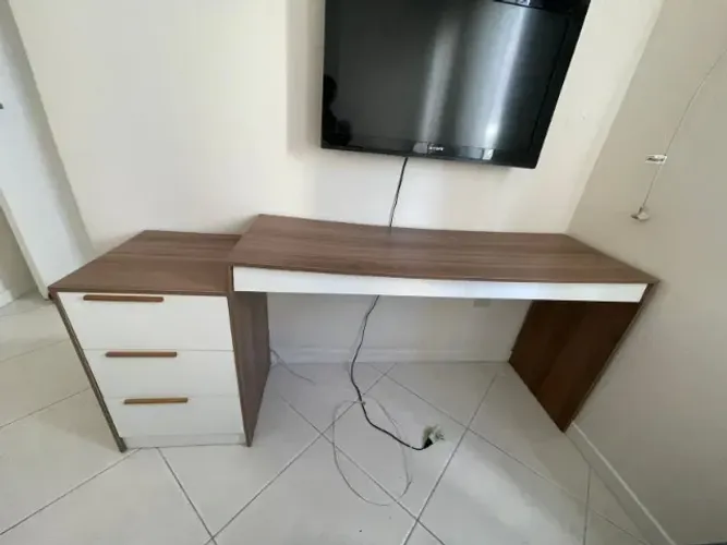 Mesa escritório com gaveteiro 