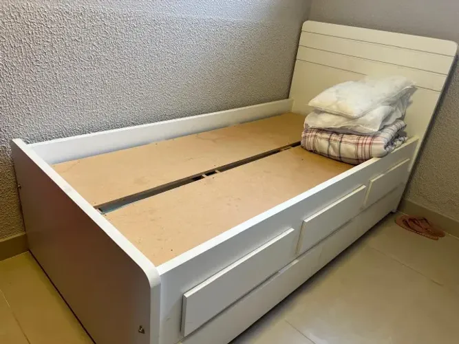 Cama de solteiro com bicama e gavetas