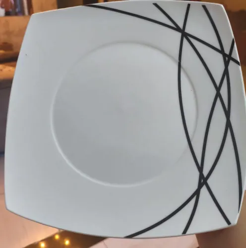 Aparelho de jantar completo 42 peças de porcelana, Marca La Cuisine nunca usado, Emaús.