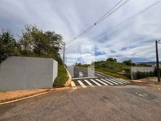 Terreno Declive à venda 401,60m² totais, Rua Particular sem Saída, Vila Aparecida, Jundiaí