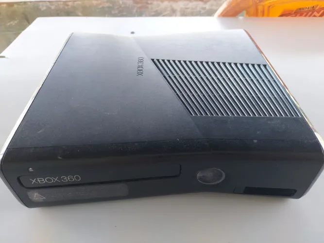 Xbox 360 com defeito bom pra quem gota de ajeitar 