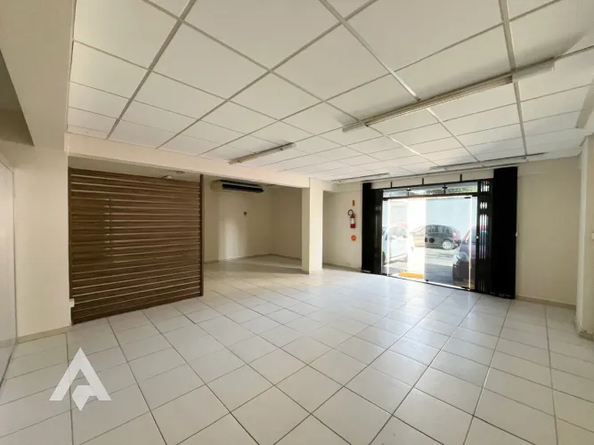 Sala comercial térrea com 77m² para locação por R$ 1.700,00 - Bairro Ponta Aguda - Blumena