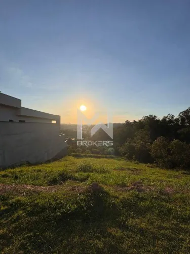 Terreno em declive à venda no Condomínio Reserva Santa Isabel em Louveira/SP