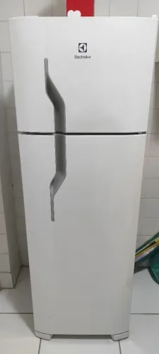 Vendo geladeira Eletrolux 260L