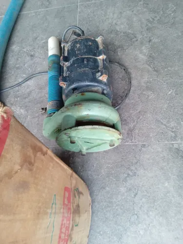Vendo Bomba subermivel marca shneider,bem potente,usada poucas vezes uma nova custa 5.400
