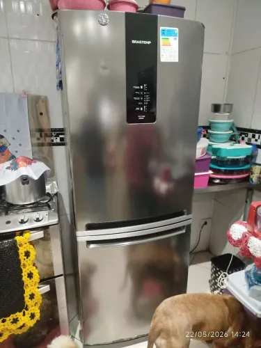 Vendo geladeira  oh troco em iPhone mais uma voltinha 