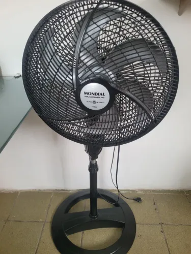 Ventilador de pé mondial
