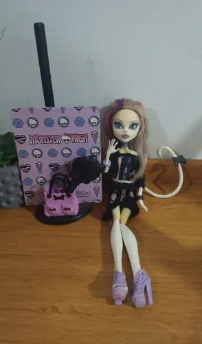 Catrine Demew monster high