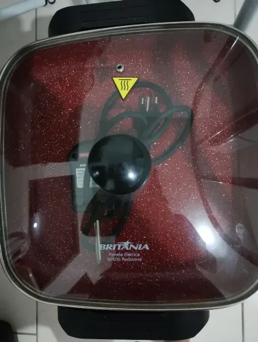 Vendo panela elétrica Britânia usada uma vez só.