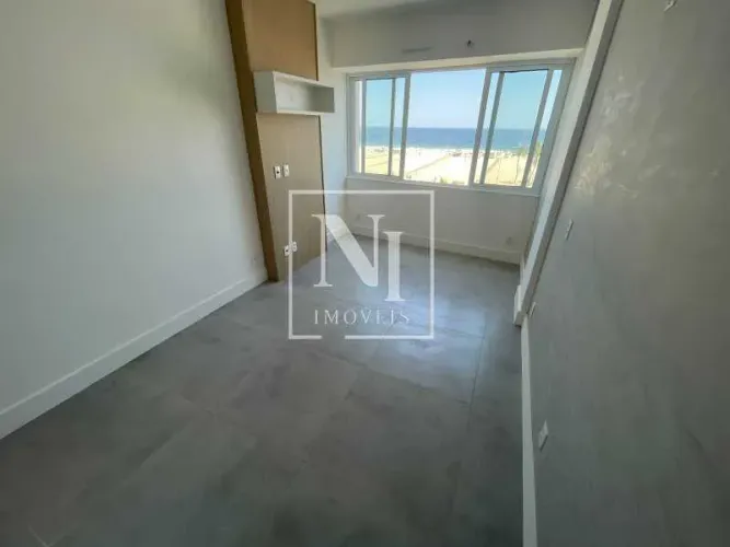 Vista Frontal Mar Loft Reformado no Coração de Copacabana!