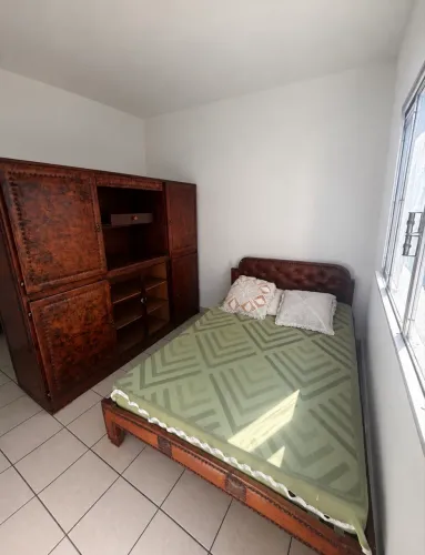 Moveis antigos, cama e roupeiro antigo