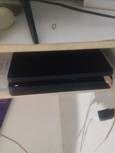 Vendo um ps4 slis em ótimo estado 