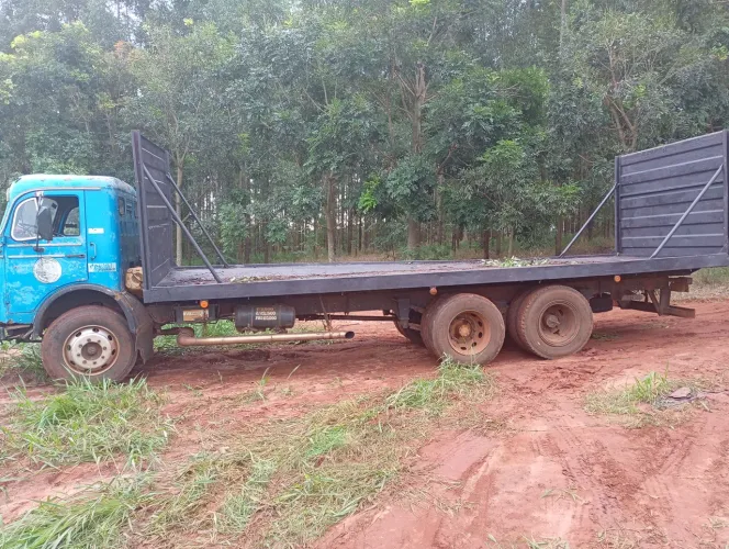 Caminhão a venda