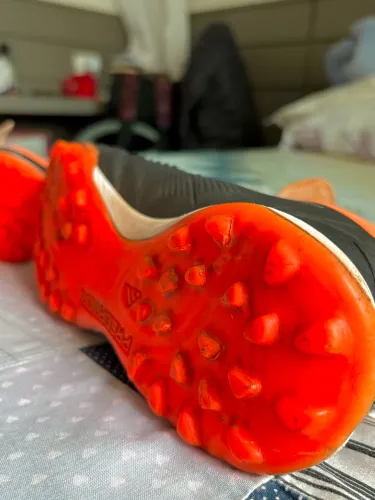 Chuteira Adidas