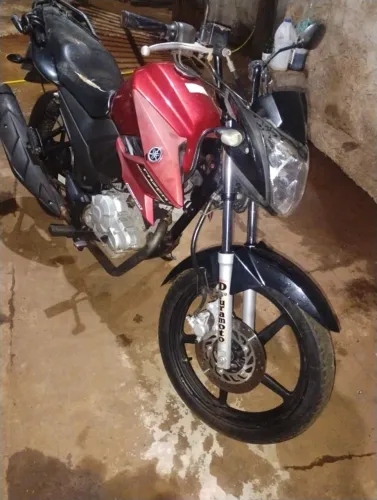 Fazer 150cc ano 2014; perfeita para uso diario.