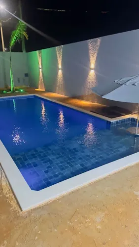Espaço com piscina 
