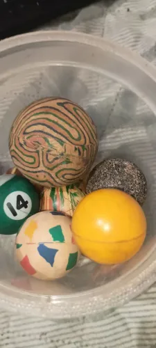 11 bolas temáticas de pulas.