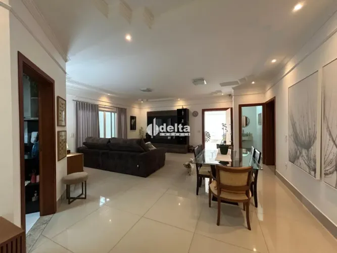 Casa residencial mobiliada com 3 suítes disponível para locação e venda no bairro Jardim K
