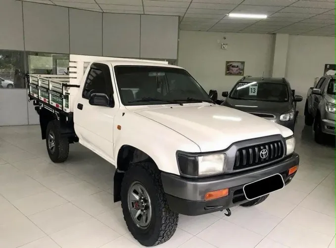 TOYOTA HILUX 4×4 2005