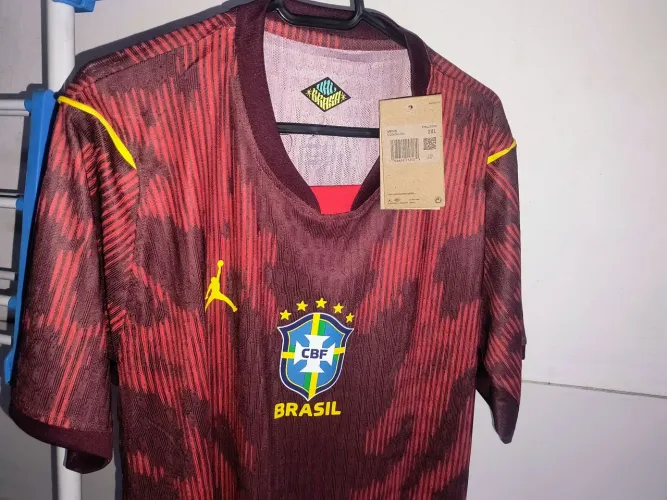 Camisa do Brasil, edição especial da seleção brasileira Vermelha. MODELO JOGADOR.