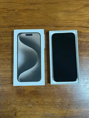 iPhone 15 Pro 128GB seminovo impecável