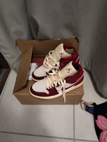 Air Jordan 1 Mid SE Tiki Leaf 38