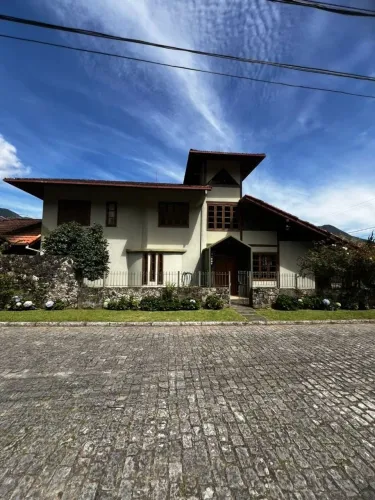 Casa em Condomínio fechado - Cascatinha - Nova Friburgo