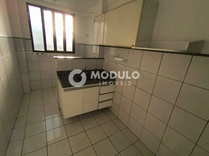 Apartamento disponível para locação no bairro Santa Mônica.