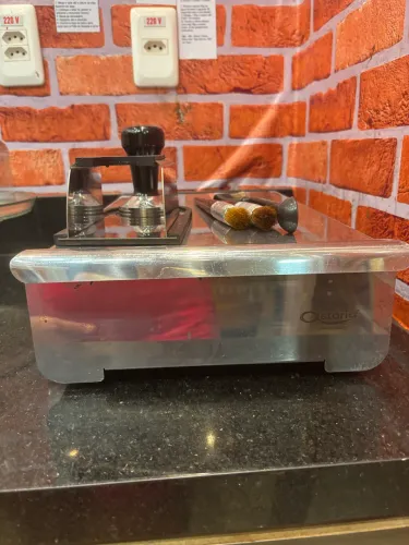 Gaveta de borra de café, da marca astoria, completa com batedor e pincel?