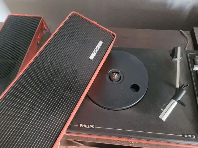 Vitrola antiga philips