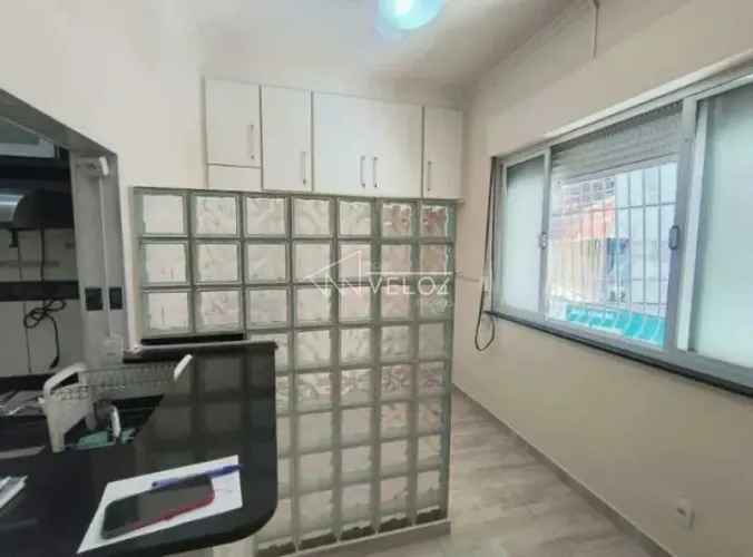 Kitnet/Conjugado : / Residencial / Glória