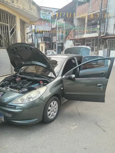 Peugeot 207 Sedan Passion XR 1.4 Flex 8V 4P 2012