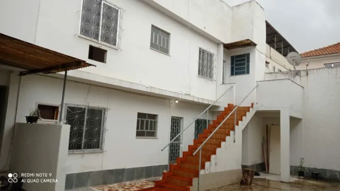Alugo casa térrea e apartamento em Ramos.
