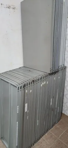 Estantes de ferro com 5 Prateleiras 2m x 92cm x 58cm. Tenho 8 estantes a pronta entrega