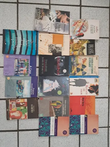 Livros usados ou seminovos R$12,99 cada