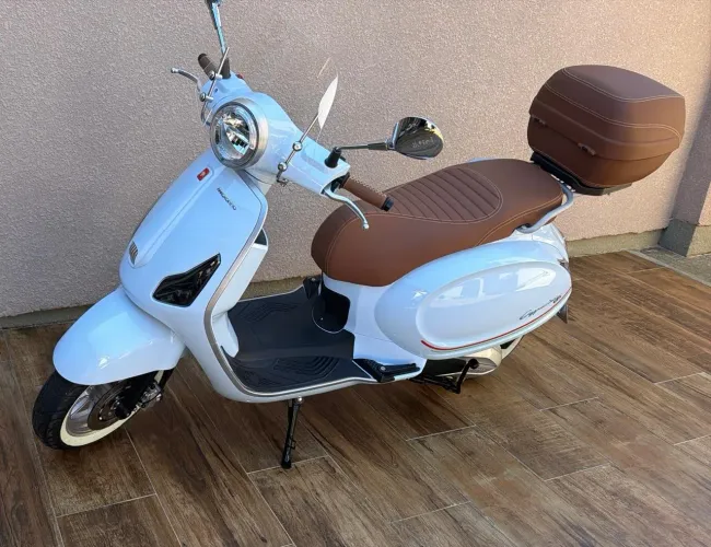 Motorino cappuccino 150 CC ano 2026