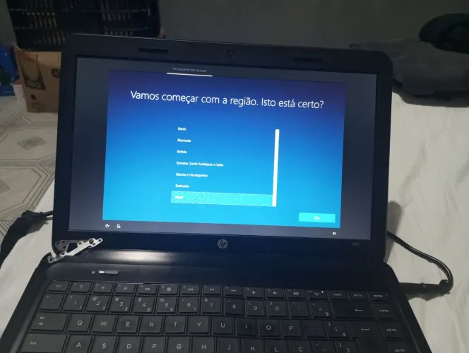 Notebook HP 1000 Core i3 p/ retirada de peças ou conserto - dobradiça quebrada