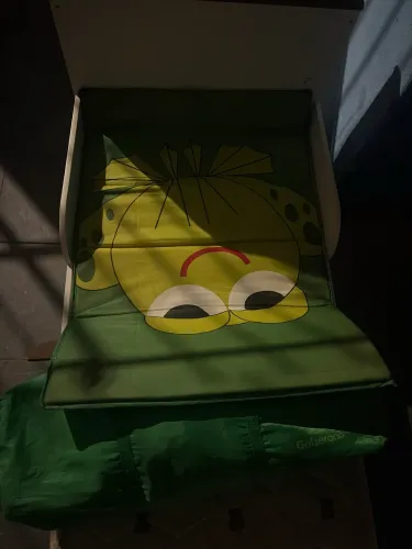 Berço e chiqueiro usado
