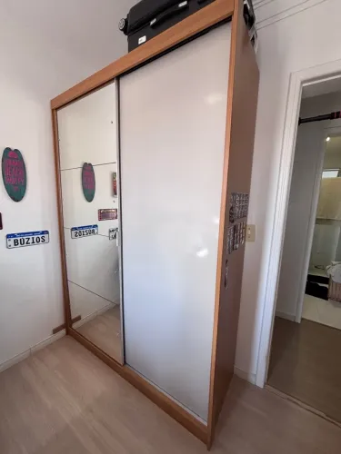 Armário duas portas com espelho