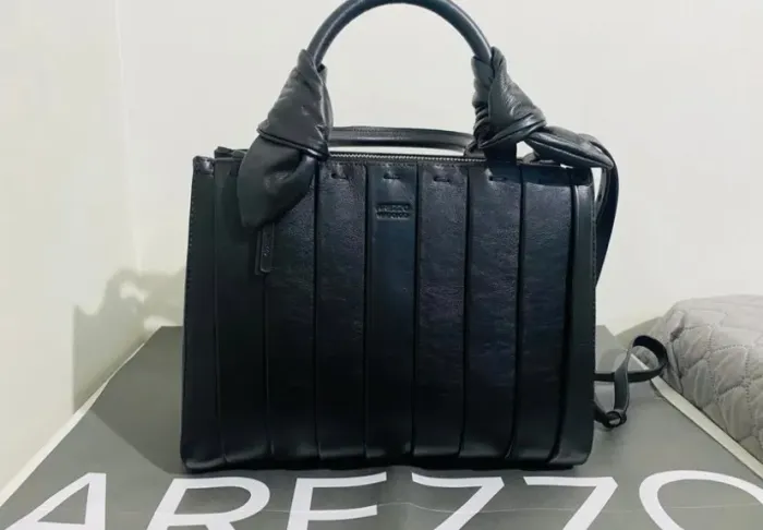 bolsa arezzo tote preta 100% couro . iza grande. nunca usada