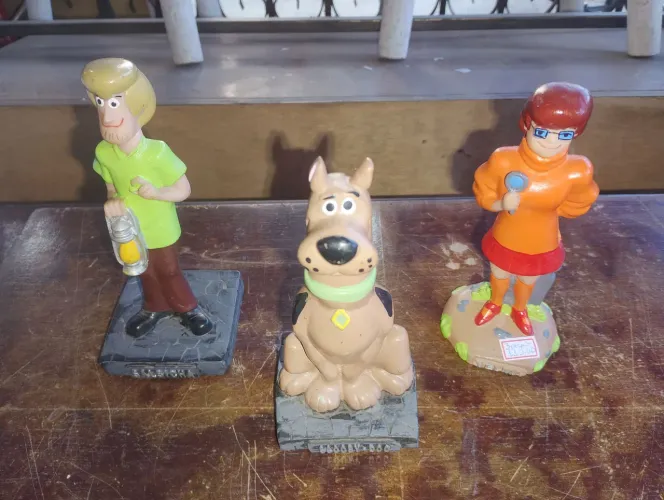 TRÊS PERSONAGENS SCOOBY-DOO RESINA 