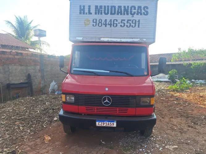 Caminhão baú mercedes 709