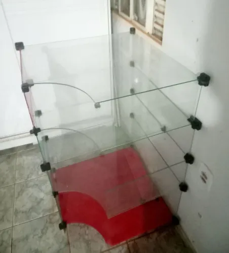 Vendo 2 Prateleiras de Vidro Resistentes - Ótimas para Casa, Loja ou Escritório