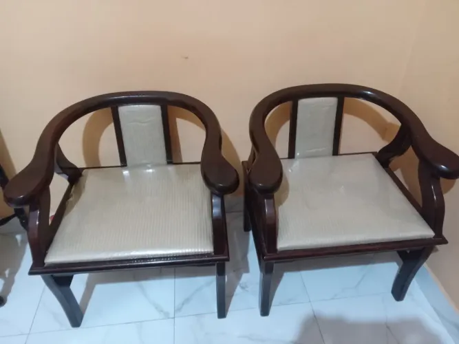 2 Cadeiras decorativas de madeira antigas